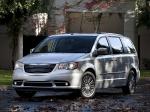 Chrysler Town & Country 2010 года